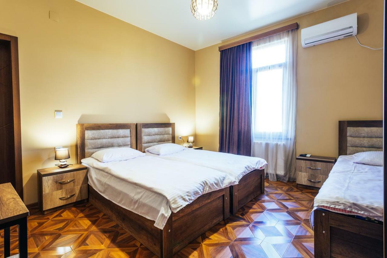 Hotel Memory House à Koutaïssi Extérieur photo