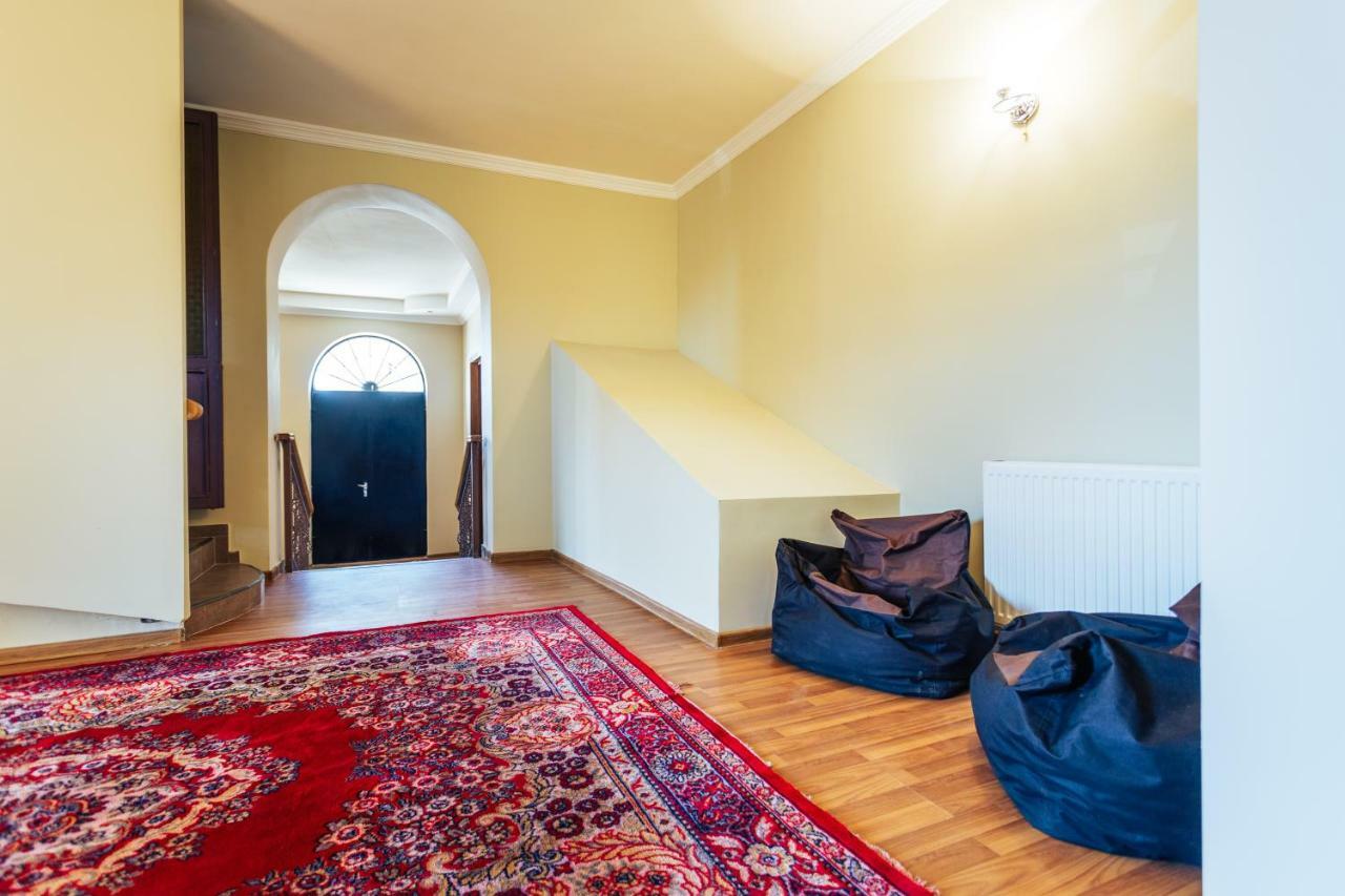 Hotel Memory House à Koutaïssi Extérieur photo