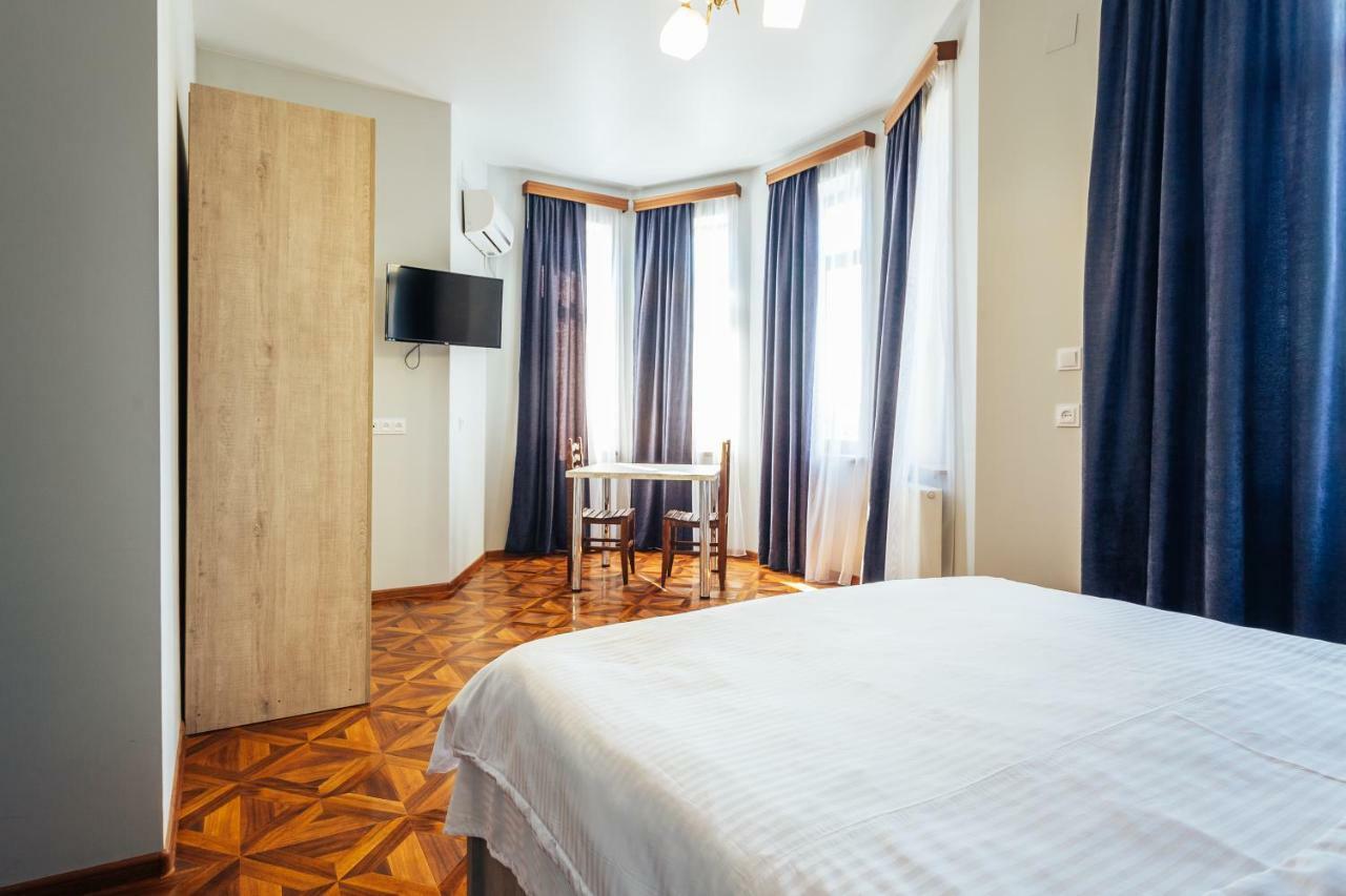 Hotel Memory House à Koutaïssi Extérieur photo
